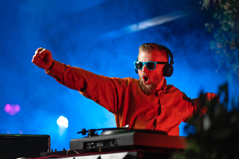 DJ